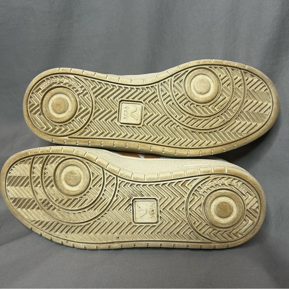 Veja V-90 Extra White and Umber Sneakers - Picture 9 of 10